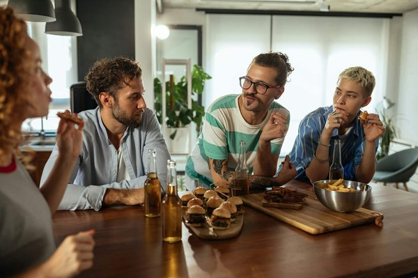 Comment organiser une soirée de dégustation de vins et fromages dans un bistrot?